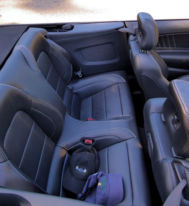 2015 Ford Mustang rear seat