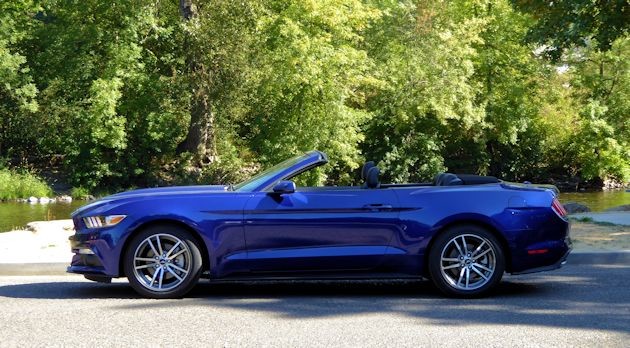 2015 Ford Mustang side