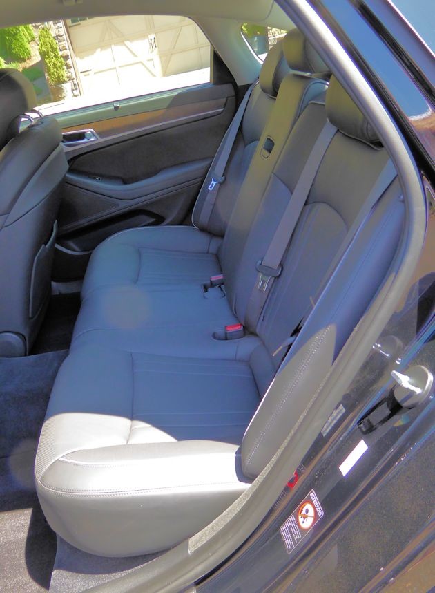 2015 Hyundai Genesis rear seat