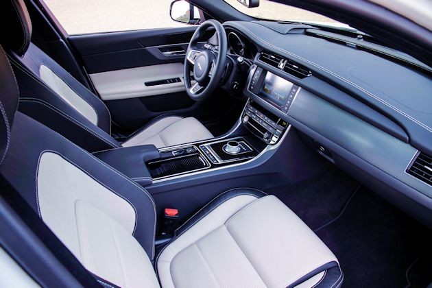 2016 Jaguar XF interior