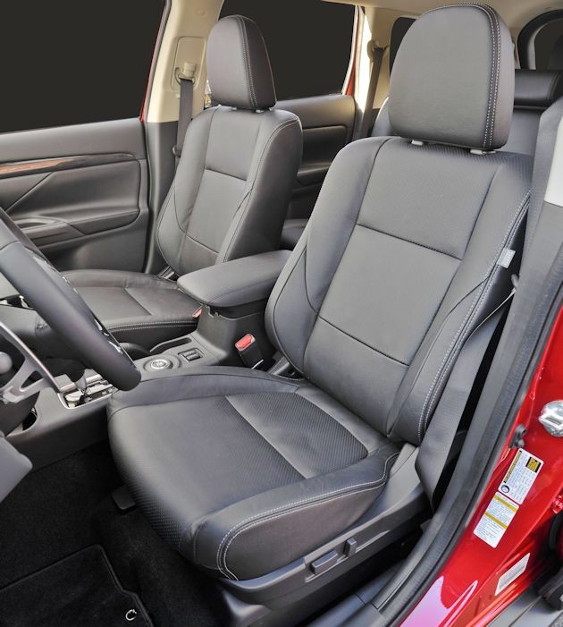 2016 Mitsubishi Outlander interior 2