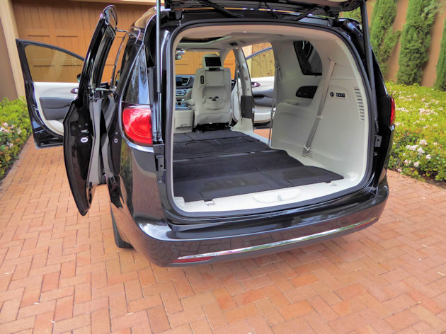 2017 Chrysler Pacifica seats stowed