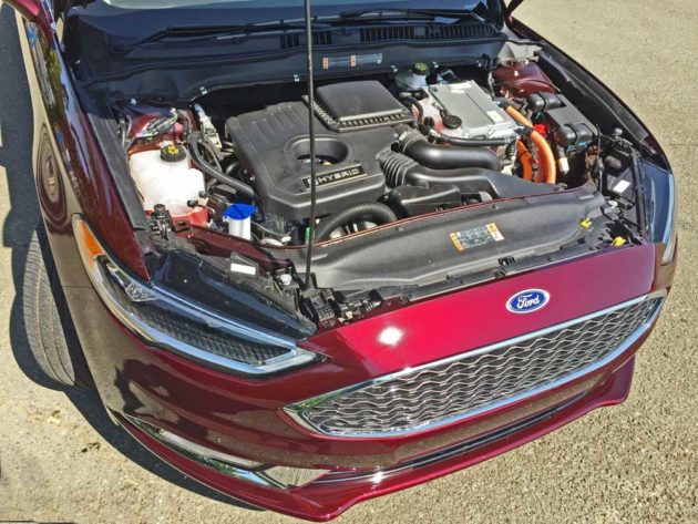 Ford-Fusion-Plat-Hybrid-Eng