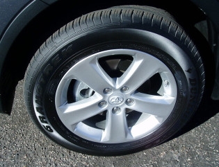 2013 Toyota RAV4 - wheels
