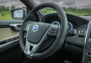2013 Volvo XC60 steering wheel