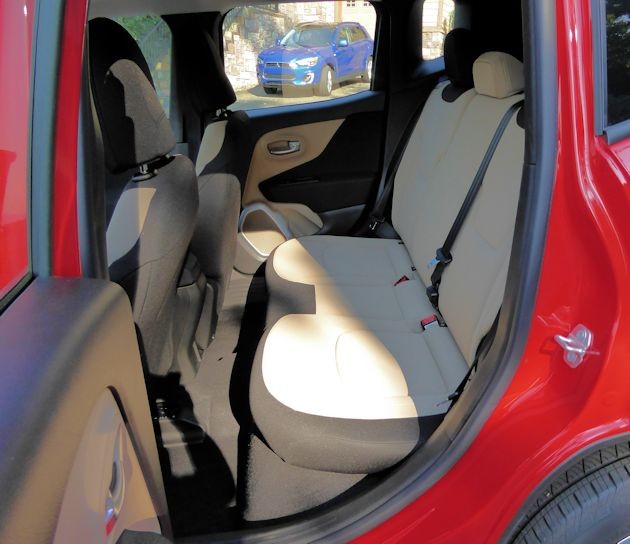 2015 Jeep Renegade rear seat