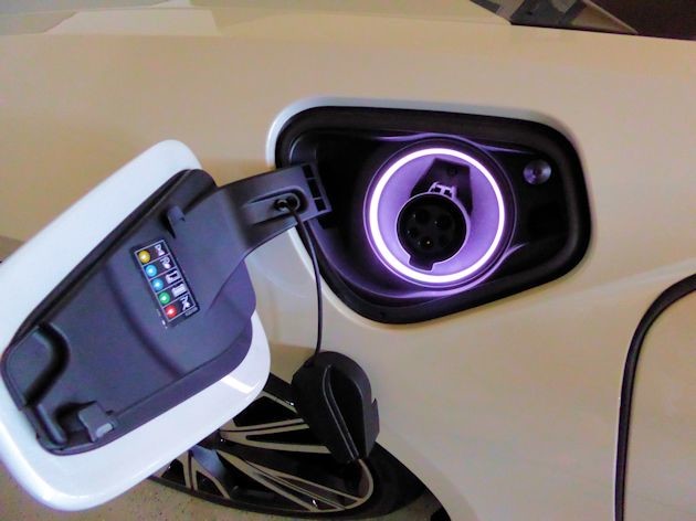 2016 BMW battery plug-in