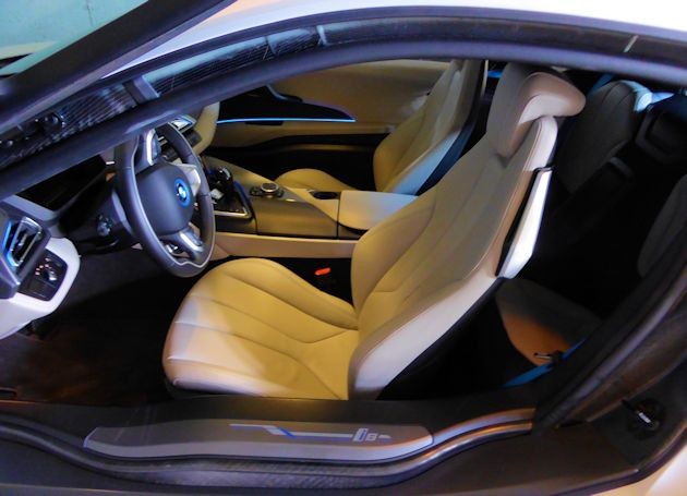 2016 BMW i8 interior