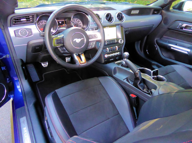 2016-ford-mustang-gt-coupe-dash