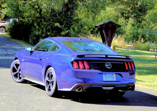 2016-ford-mustang-gt-coupe-rear