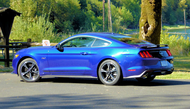 2016-ford-mustang-gt-coupe-rear-q