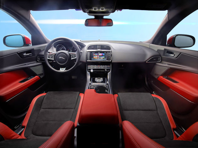 2017 Jaguar XE dash