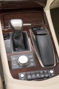 2013 Lexus LS - Shift gear