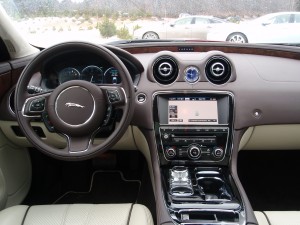 2013 Jaguar XJ - Steering wheel