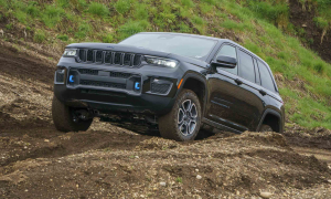 Jeep Grand Cherokee 4xe Wins Northwest Outdoor Activity Vehicle of the Year