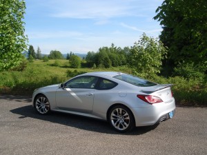 2013 Hyundai Genesis - side view