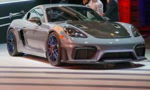 Porsche Debuts Lightweight 718 Cayman GT4 RS